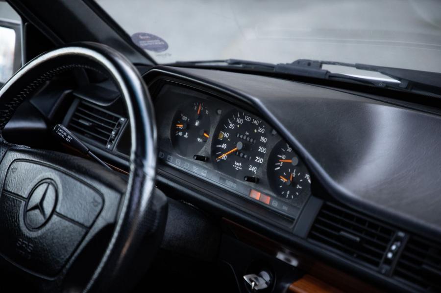 Панель приборов Mercedes-Benz 300 TE 4Matic (S124) 1993 года  (фото 56 из 89)